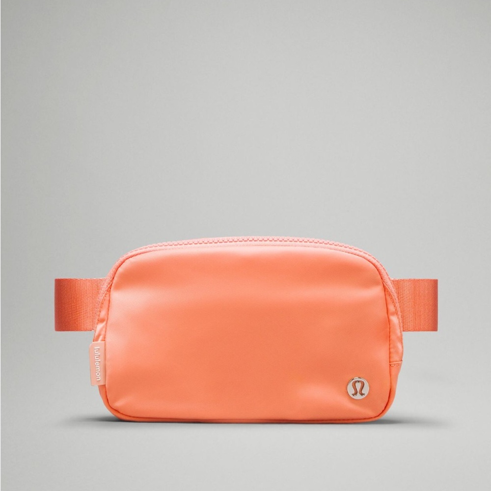 Lululemon Everywhere belt bag “coral kiss”